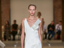 estilo-vida/moda/20260913/calvin-klein-khaite-han-brillado-nuevo-nueva-york_458332