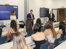 espana/cataluna/barcelona/20260914/universidad-abat-oliba-ceu-pone-marcha-primera-promocion-grado-medicina_458615