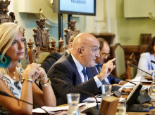 espana/castilla-y-leon/20260915/pleno-valladolid-vive-bochorno-feministas-increpando-lider-vox-grito-fascista_458811