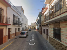 espana/andalucia/sevilla/20260915/hombre-mata-hermano-punalada-cuello-barrio-sevillano-torreblanca_458829