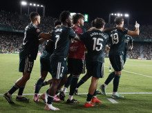 deportes/futbol/la-liga/20260915/real-madrid-obliga-ganar-dos-veces-elche-escapa-lio-sobre-bocina_459187