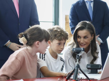 espana/casa-real/20260917/dona-letizia-regresa-como-reina-colegio-donde-estudio-egb-emotivo-reencuentro-profesores_459767