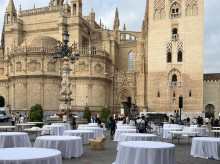 espana/andalucia/sevilla/20260919/fiesta-benefica-celebrada-via-publica-sevilla-causa-enfado-izquierda-fiestorro-fachas_460335