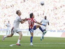 deportes/futbol/la-liga/20260920/falta-huijsen-sobre-giuliano-senalada-como-penalti-dejo-real-madrid-menos_460763