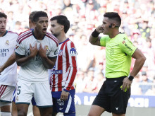 deportes/futbol/la-liga/20260920/varios-exarbitros-coinciden-senalar-atletico-debio-ver-dos-rojas-derbi-ridiculo-estrepitoso_460791