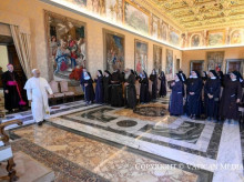 religion/vaticano/20260921/leon-xiv-pide-no-temer-caida-vocaciones-no-nacen-aplicacion-estrategias-oracion-silencio_461056