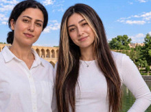 internacional/20260923/tragica-historia-hermanas-gemelas-iran-condenada-muerte-otra-decadas-prision_461276