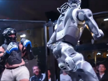 deportes/20260922/aterrador-desenlace-primer-combate-entre-humano-robot_461449