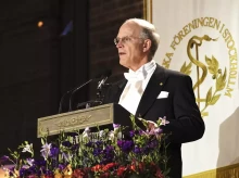 ciencia/20260923/david-j-gross-ganador-nobel-fisica-probabilidades-vivas-50-anos-son-pequenas_461762