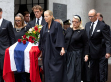 gente/20260925/asi-ultimo-adios-princesa-astrid-encabezado-haakon-mettemarit-arropado-ciudadanos_462829