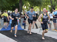 sociedad/20260926/515-kilometros-ellas-dos-amigos-lanzan-triatlon-ayudar-embarazadas-evitar-aborten_462826