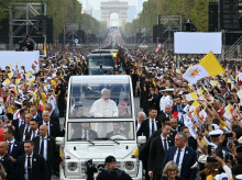religion/vaticano/20260926/prometen-luna-estrellas-dejan-corazon-vacio-leon-xiv-senala-paris-gran-adiccion-siglo-xxi_463153