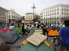 espana/20260927/dentro-acampada-izquierdista-vivienda-le-han-montado-sanchez-sol-son-vagabundos_463295