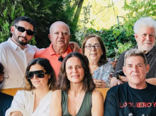 gente/20261001/pedro-almodovar-celebra-77-cumpleanos-paella-finca-junto-penelope-cruz-otros-amigos_464184