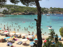 espana/baleares/20260929/muere-ahogada-turista-britanica-81-anos-playa-ibiza-pese-casi-hora-reanimacion_464243