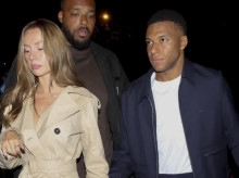 gente/20261001/mbappe-fiesta-paris-ester-exposito-pleno-proceso-recuperacion-lesion_465043