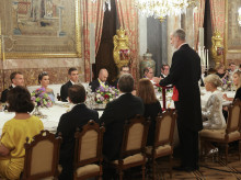 gente/20261003/dentro-cena-gala-macron-palacio-real-reina-sento-sanchez-error-durante-brindis_465191