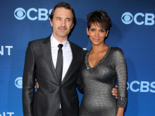 gente/20261002/olivier-martinez-acusa-halle-berry-intentar-asfixiar-hijo-solicita-orden-alejamiento_465388