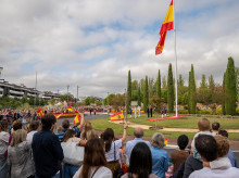 espana/madrid/20261005/cientos-madrilenos-vuelven-homenajear-bandera-espana-fuerzas-armadas_466157
