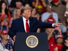 internacional/20261008/trump-vuelve-prometer-5000-dolares-republicanos-ganan-elecciones-medio-mandato_467415