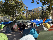 espana/comunidad-valenciana/20261008/comerciantes-plaza-ayuntamiento-valencia-claman-contra-acampados-salgan-aqui_467563