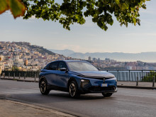 motor/20261011/lancia-recupera-gamma-hasta-741-km-autonomia-regreso-hf-integrale-375-cv_467874