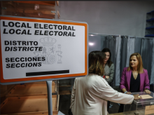 espana/comunidad-valenciana/20261010/encuestas-elecciones-generales-29n-resultados-pp-psoe-vox-compromis_468376