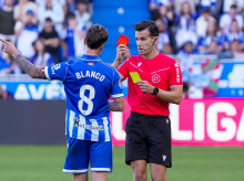 deportes/futbol/20261010/polemico-penalti-roja-var-angel-perez-controvertidas-jugadas-alaves-atletico_468429
