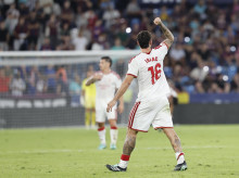 deportes/futbol/la-liga/20261013/polemica-expulsion-jugador-sevilla-mandar-callar-aficion-rival-marcar-gol_469046
