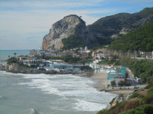 espana/cataluna/barcelona/20261016/nueve-escapadas-barcelona-entre-pueblos-marineros-castillos-ensueno-modernismo_469331