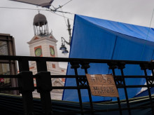 espana/madrid/20261014/comunidad-madrid-denunciaante-fiscalia-amenazas-e-insultos-contra-ayuso-acampada-ilegal-sol_469576