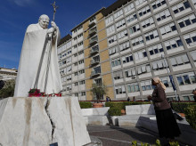 religion/20261017/leon-xiv-recibira-hoy-alta-hospitalaria-operacion-cancer-pulmon-manana-rezara-angelus_470671