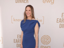 gente/20261015/actriz-hilary-swank-embarazada-52-anos_469794