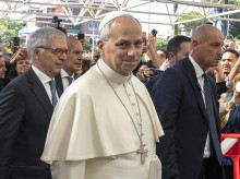 religion/20261017/papa-leon-xiv-sale-hospital-recibir-alta-cuatro-dias-despues-operacion_470743