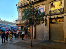 espana/madrid/20261026/comercio-sol-sufre-perdidas-millonarias-mes-acampada-mientras-empiezan-retirarse-algunas-tiendas_473801