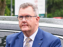 internacional/20261015/exdiputado-norirlandes-jeffrey-donaldson-condenado-15-anos-abusar-dos-ninas_470031