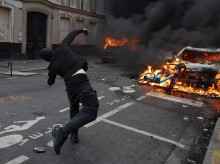 internacional/20261017/francia-arde-cuatro-costados-entrada-chalecos-amarillos-protestas-estudiantiles_470797