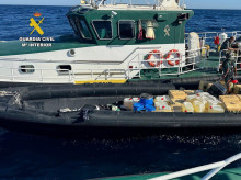 espana/andalucia/20261018/narcolancha-huye-toda-velocidad-arroja-gasolina-mar-antes-interceptada-huelva_470849