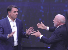 internacional/20261019/lula-flavio-bolsonaro-enzarzan-corrupcion-debate-marcado-ataques-personales_471021