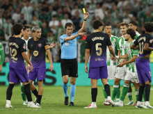 deportes/futbol/la-liga/20261019/chequeame-mano-me-piden-frase-arbitro-betis-barca-desata-polemica_471473