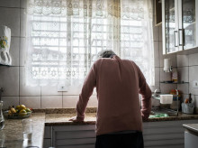 sociedad/20261020/dos-cada-tres-espanoles-padecen-enfermedades-cronicas-cae-percepcion-buena-salud-segun-ine_471628