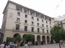 espana/cataluna/gerona/20261023/banquillo-acusados-alquilar-chale-calpe-simular-eran-duenos-venderlo_472147
