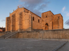 espana/castilla-y-leon/20261025/mayor-iglesia-templaria-permanece-pie-todo-mundo-parece-catedral-esta-palencia_472825