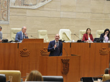 espana/20261022/socialistas-extremenos-votan-contra-mocion-apoyo-juez-biedma-frente-cloacas-psoe_472842