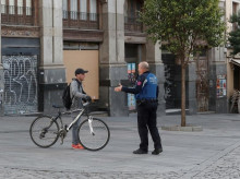 motor/20261024/multado-200-euros-ciclista-cruzar-paso-peatones-no-hacerlo-como-manda-reglamento-circulacion_472846