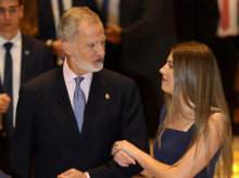 gente/20261022/don-felipe-infanta-sofia-complicidad-padre-e-hija-salida-concierto-previo-princesa-asturias_472861