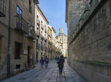 espana/castilla-y-leon/20261025/capital-espanola-gente-vive-sola-cuatro-cada-diez-hogares-salamanca-unipersonal_473055