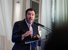 economia/20261026/puente-resta-importancia-talgo-quede-fuera-macroconcurso-renfe-invertir-estado-75-millones_473753