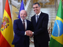 espana/20261027/equipo-sanchez-suspira-aparicion-estelar-lula-campana-sanchez_474491