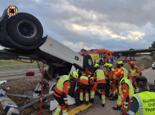 espana/comunidad-valenciana/20261028/muere-camionero-salirse-via-caer-terraplen-ap7-valencia_474806